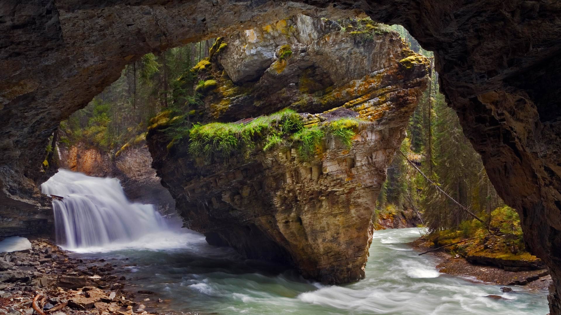 JohnstonCanyon_ZH-CN13093779174_1920x1080.jpg