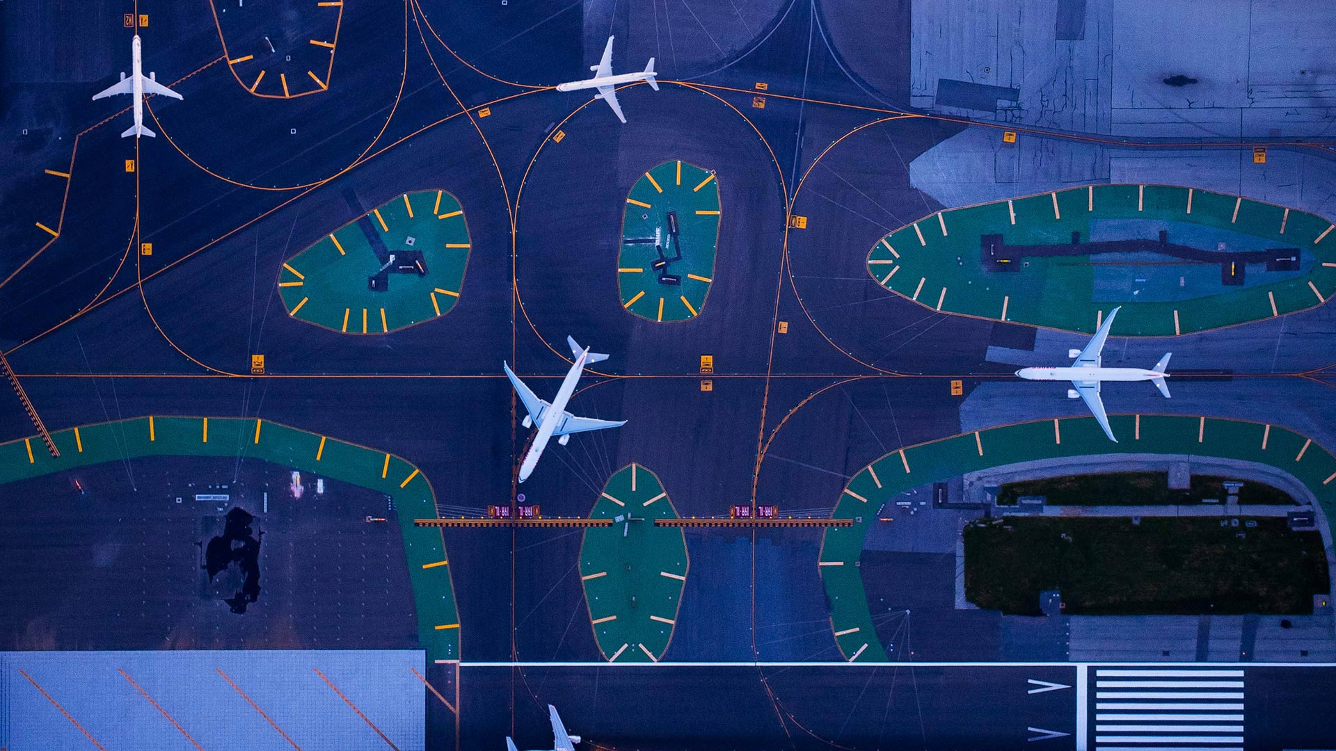 SFOTarmac_ZH-CN9823345722_1920x1080.jpg