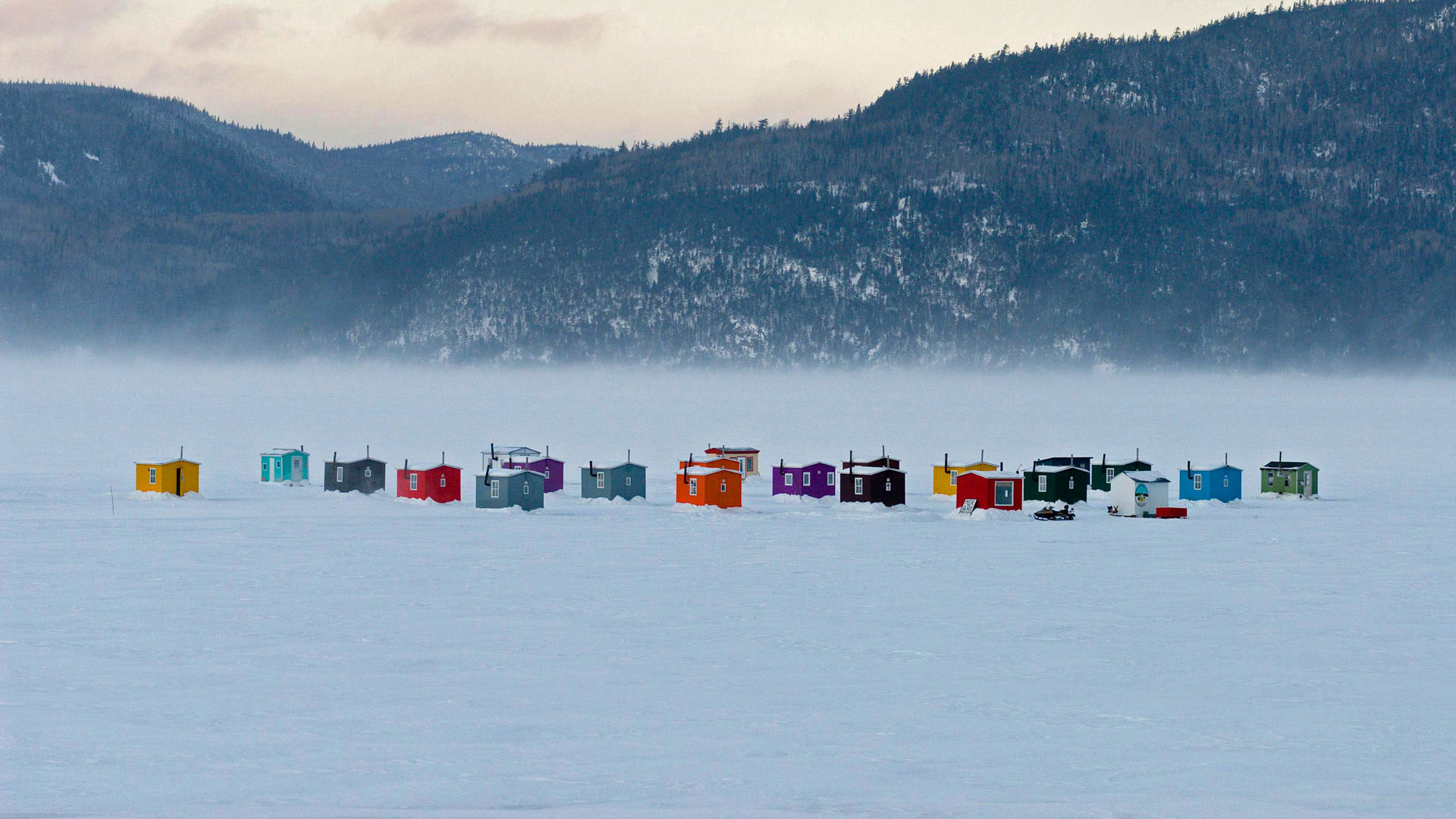 SaguenayIceFishing_ZH-CN9008067301_1920x1080.jpg