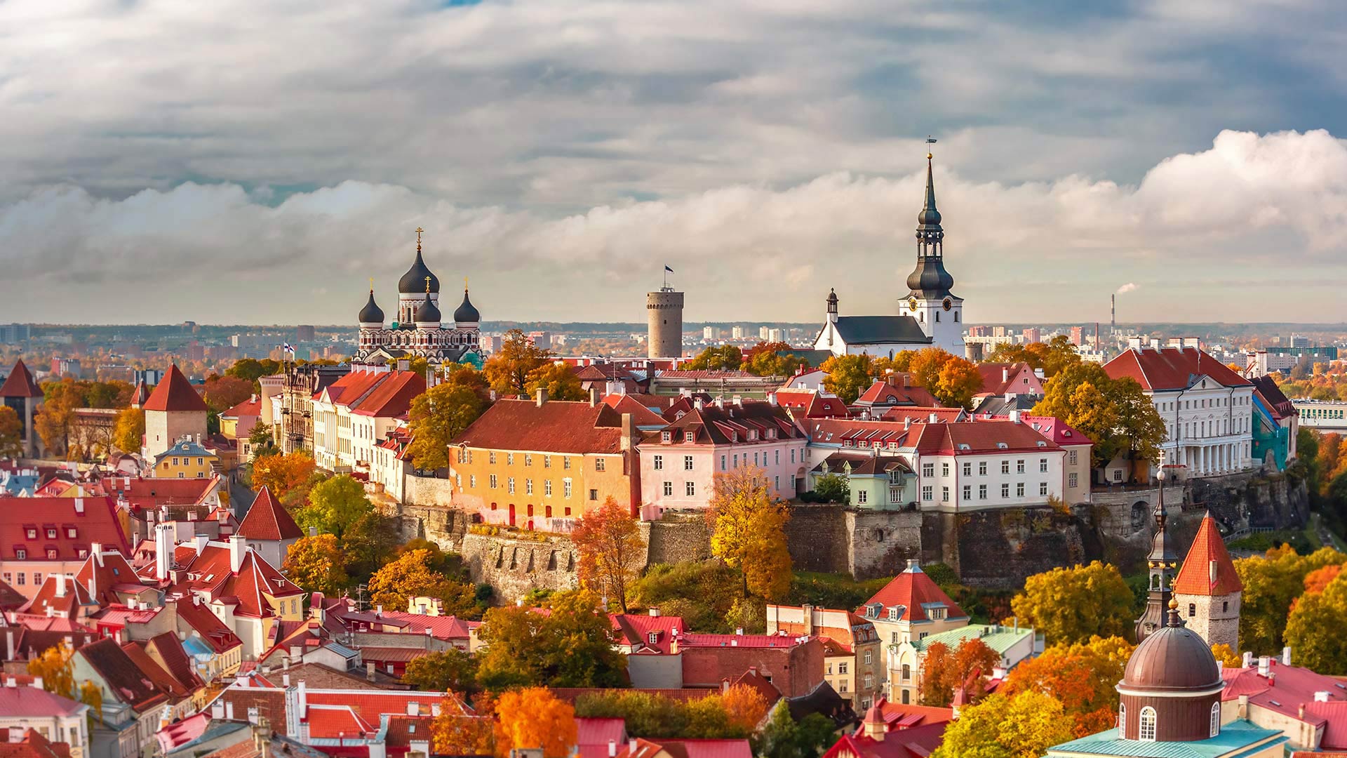 OldTownTallinn_ZH-CN4833535739_1920x1080.jpg