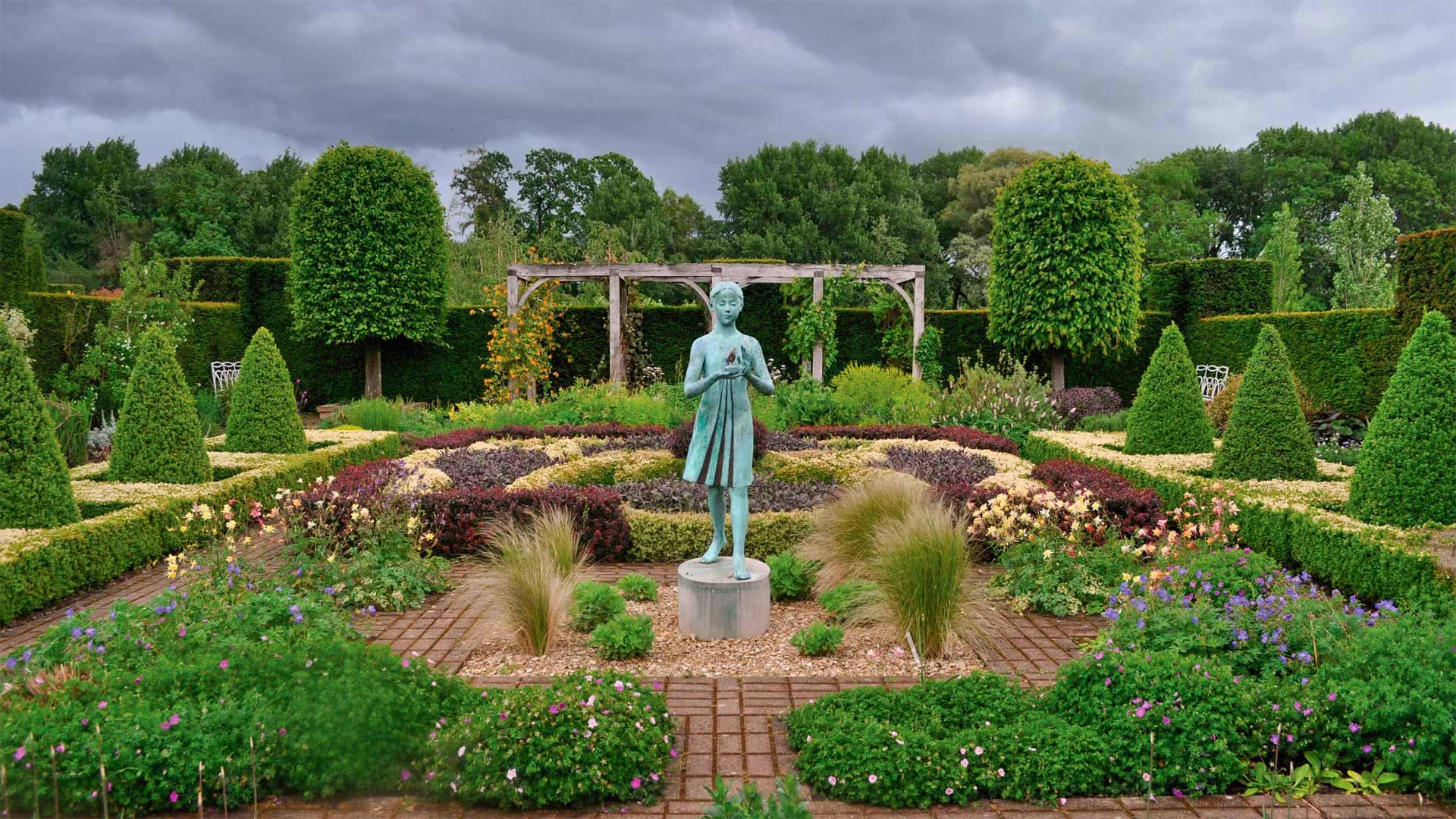 WaterperryGardens_EN-CN2718922179_1920x1080.jpg