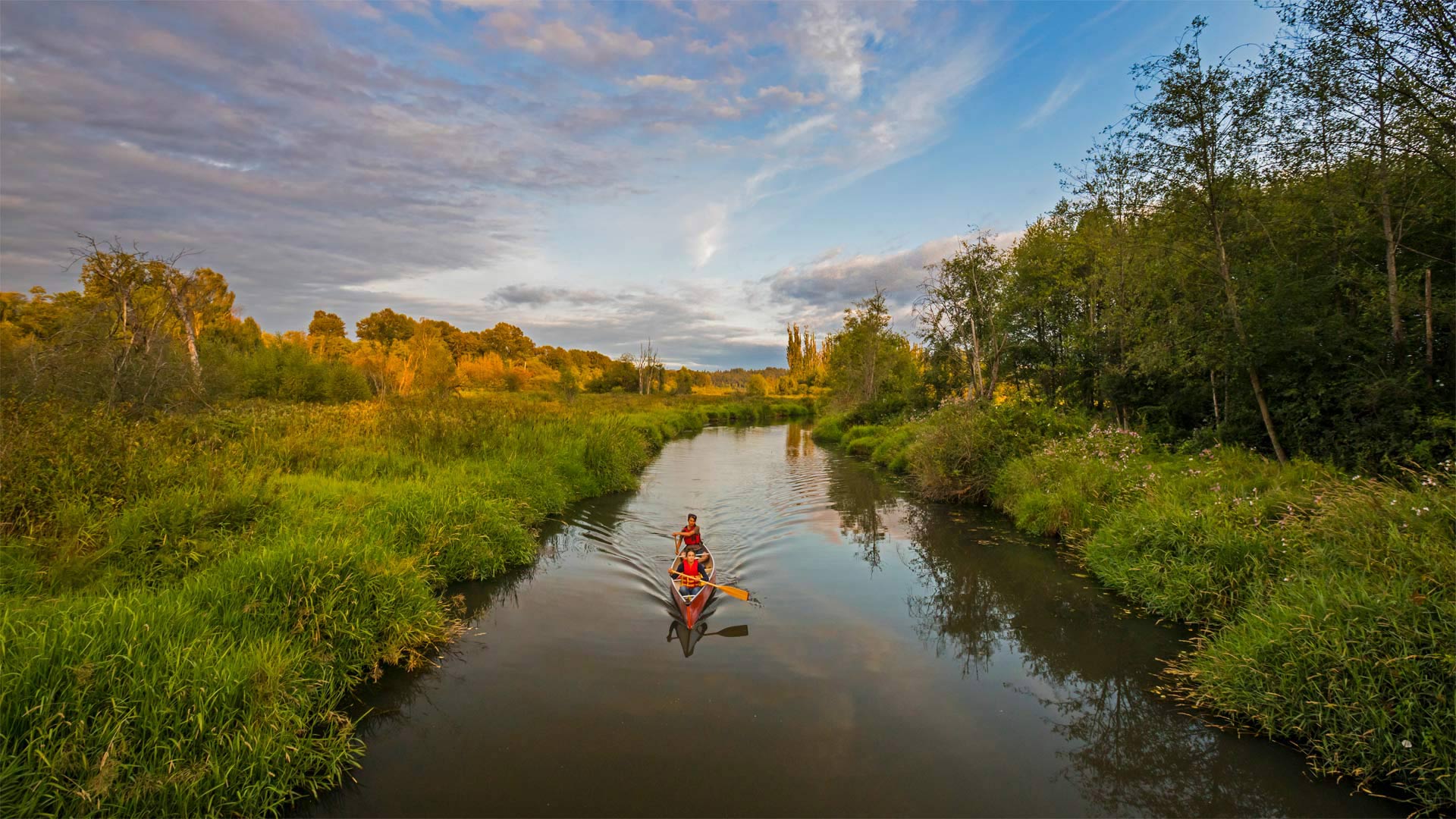CanadaDayCanoeing_EN-CN0845998113_1920x1080.jpg