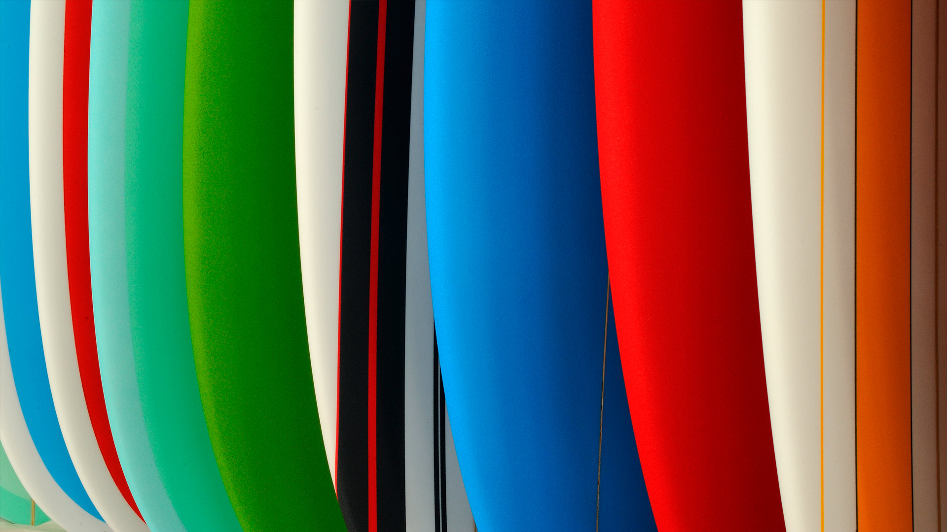 SurfboardRow_ZH-CN5154549470_1920x1080.jpg
