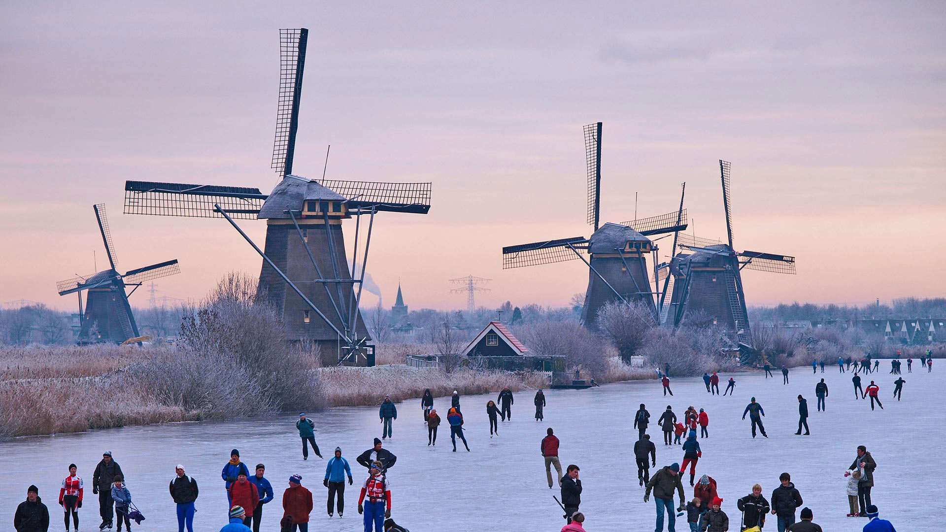 KinderdijkSkating_EN-CN2536574152_1920x1080.jpg