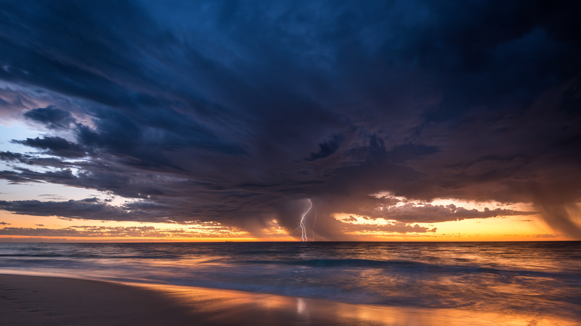 SummerStorm_EN-CN5058316955_1920x1080.jpg