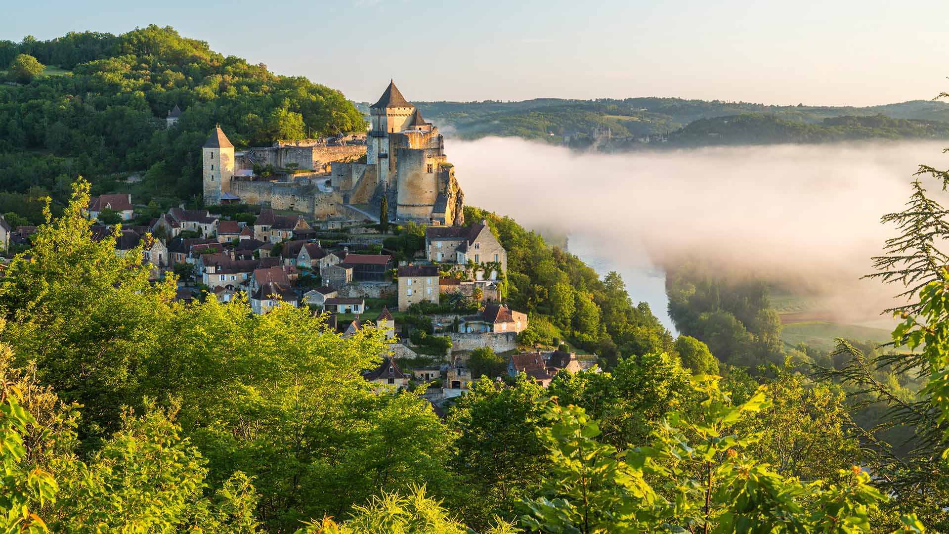 FoggyCastle_ZH-CN6799694629_1920x1080.jpg
