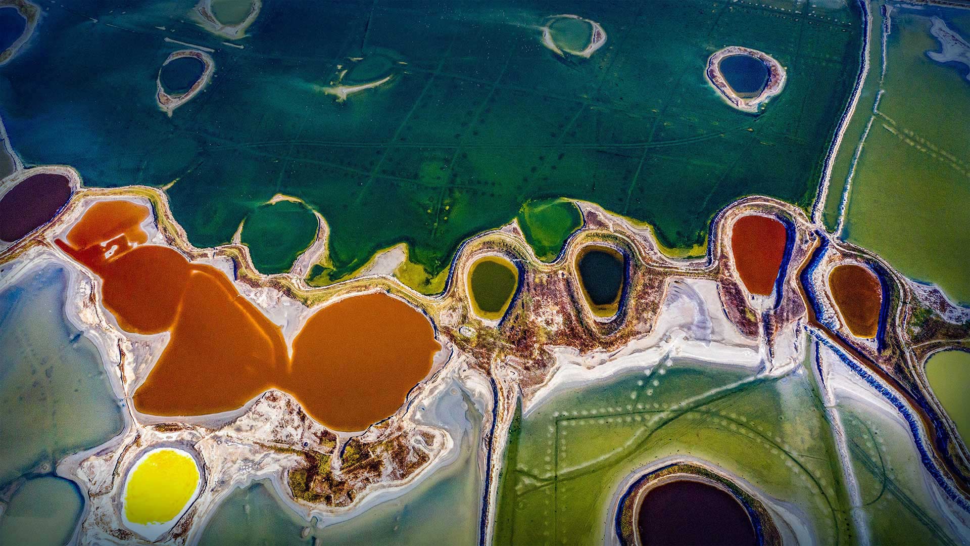YunchengSaltLake_ZH-CN2717775996_1920x1080.jpg