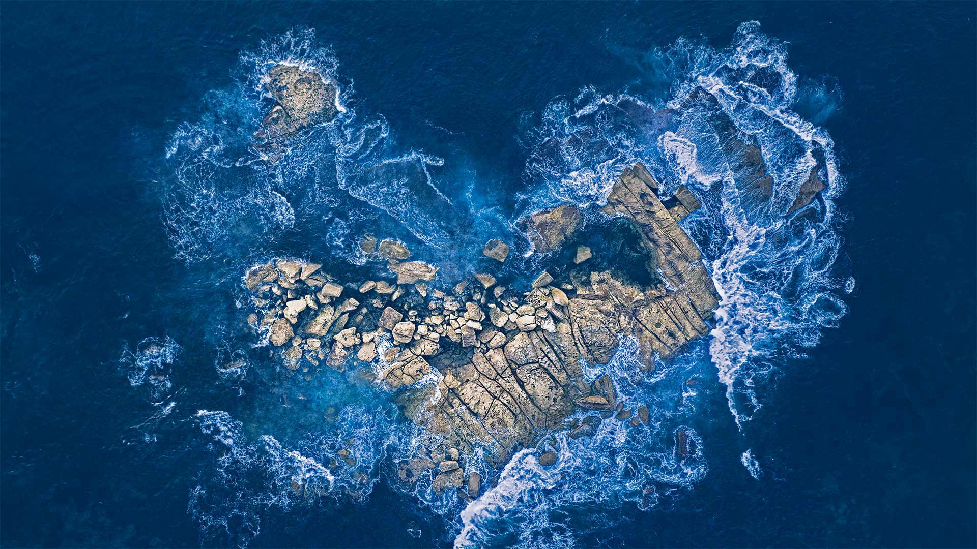 OceanHeart_ZH-CN2697021215_1920x1080.jpg