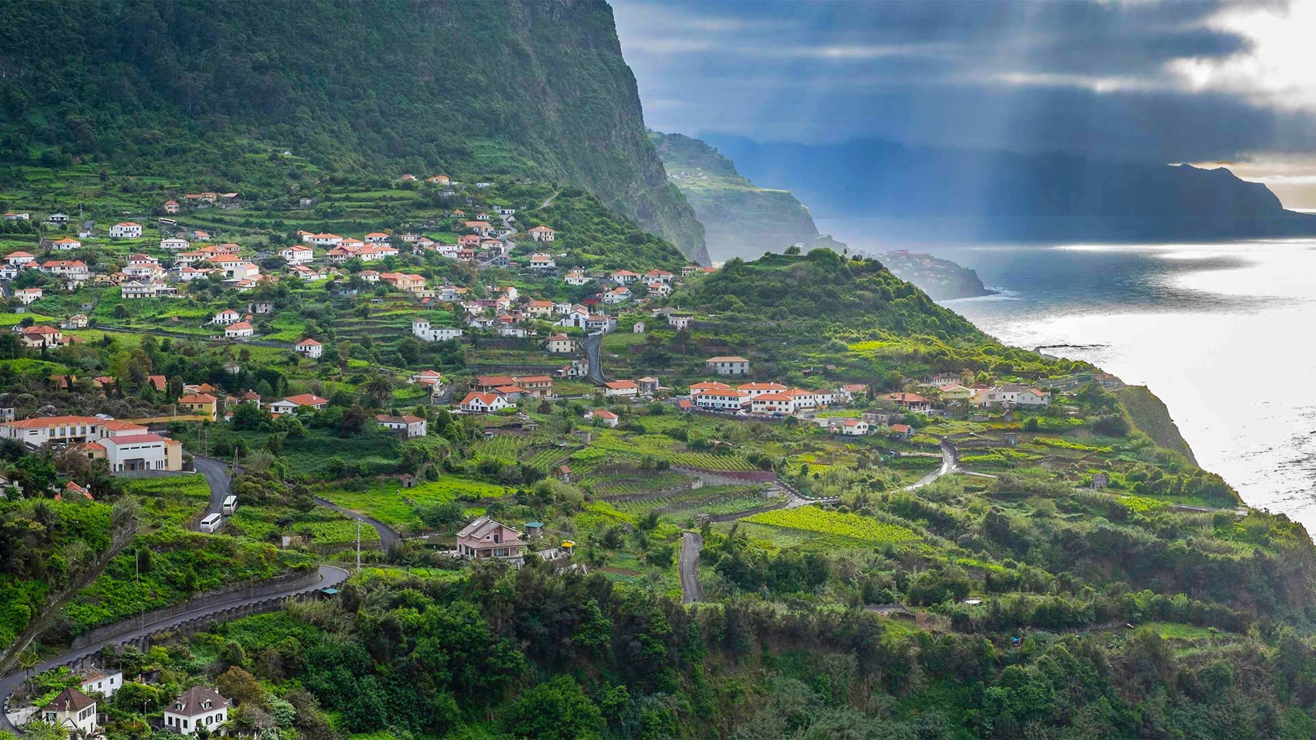 SaoJorgeMadeira_ZH-CN7428897971_1920x1080.jpg
