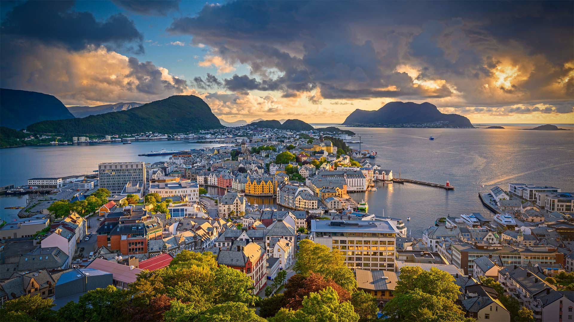 Alesund_ZH-CN9437421934_1920x1080.jpg