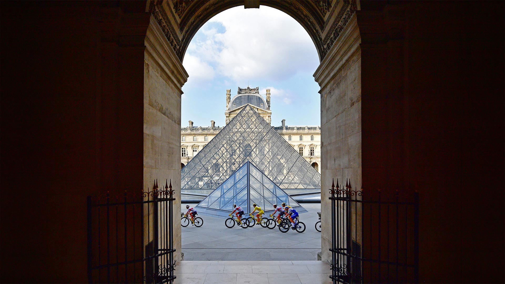 LouvreRiders_EN-CN7969183160_1920x1080.jpg