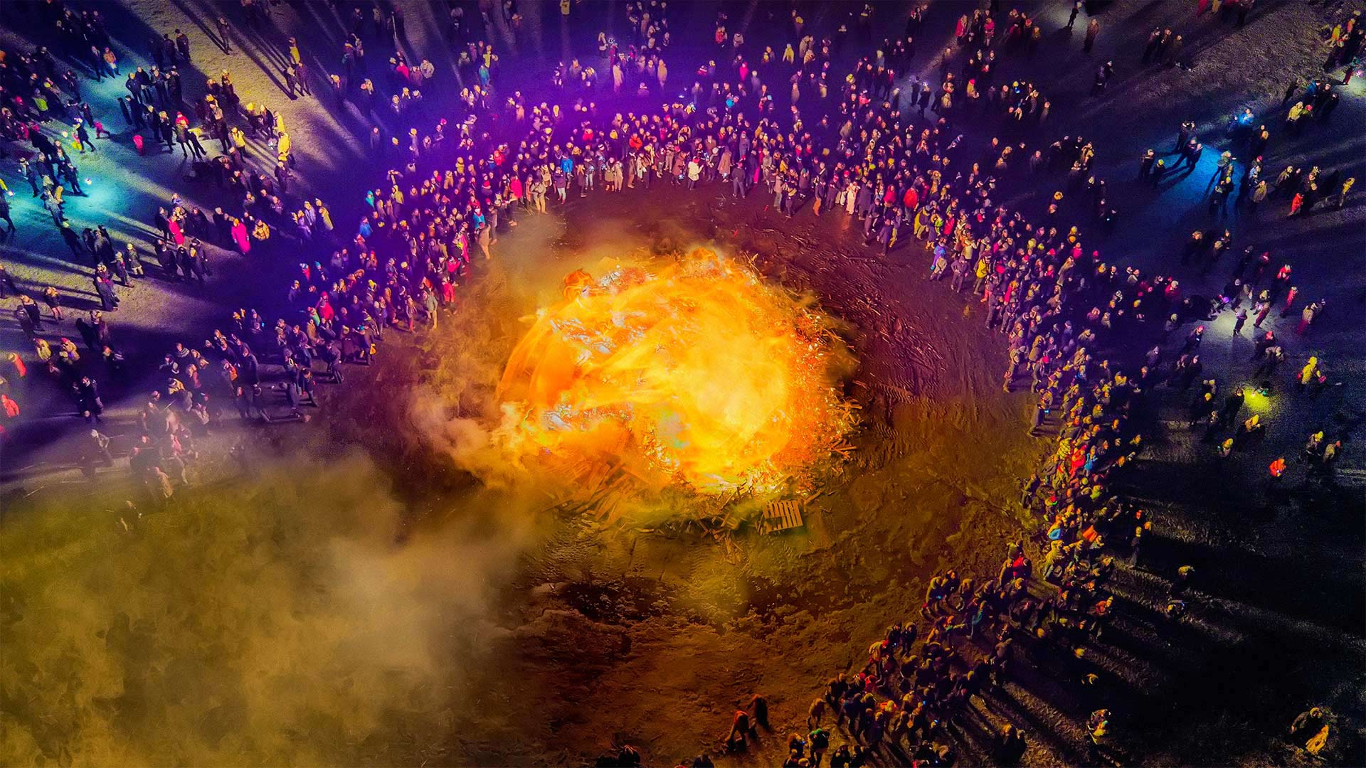 IcelandBonfire_ZH-CN9270966209_1920x1080.jpg