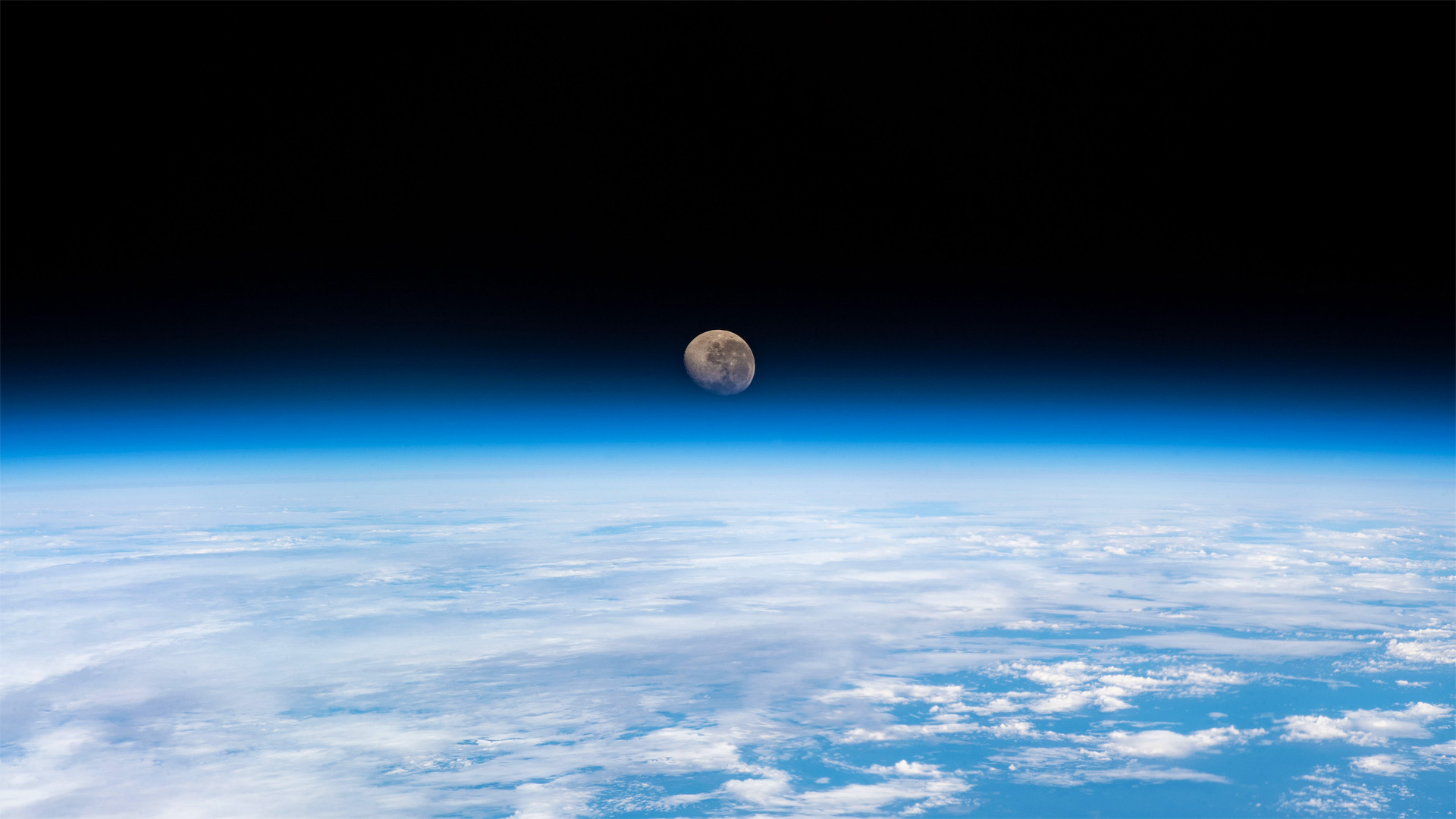 WaningGibbous_ZH-CN9648865417_1920x1080.jpg