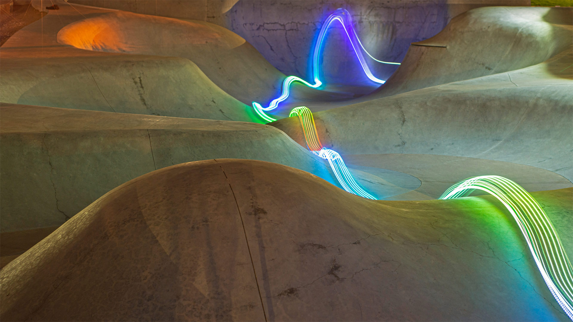 LightPainting_ZH-CN8824196181_1920x1080.jpg