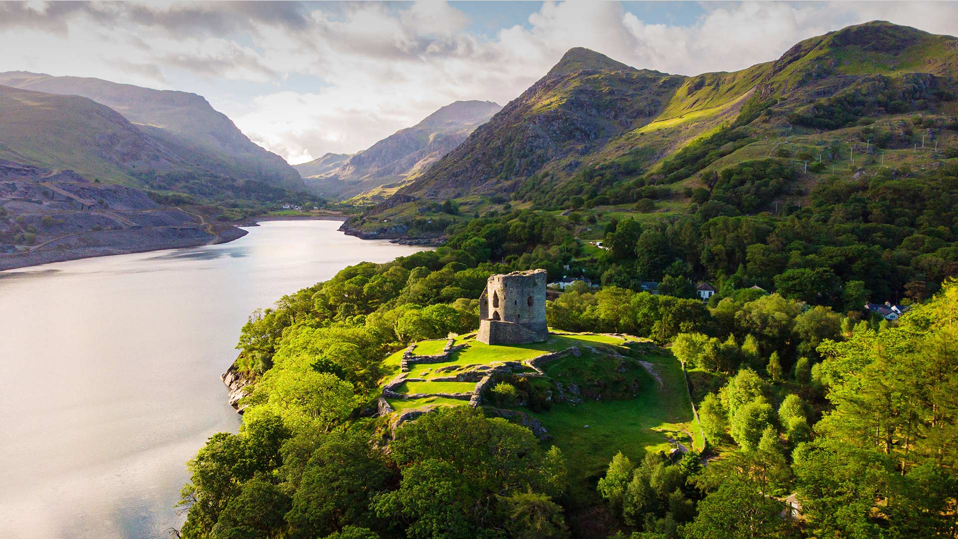 DolbadarnCastle_ZH-CN5397592090_1920x1080.jpg