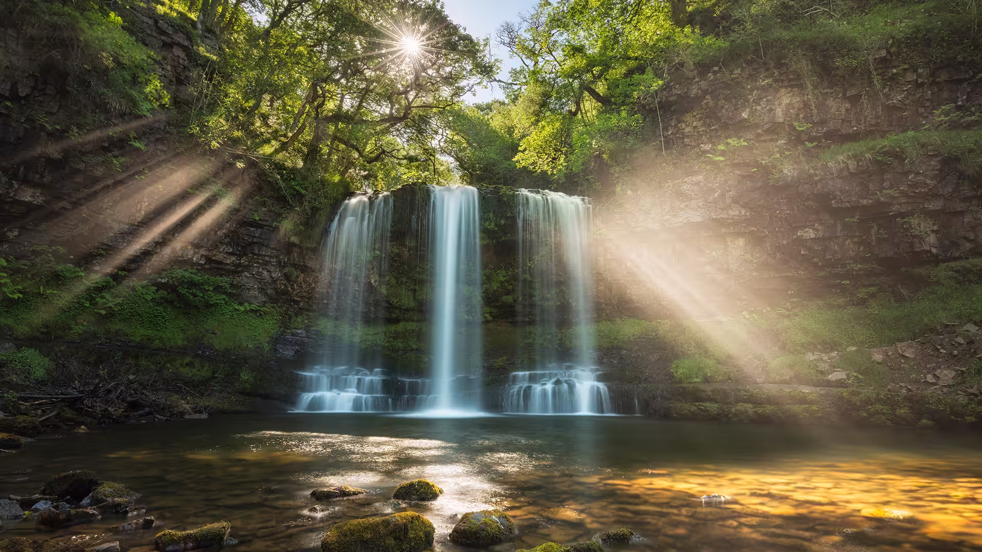 WalesWaterfall_ZH-CN3175091833_1920x1080.avif